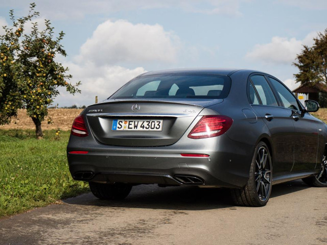 Mercedes-Benz E-Class AMG фото