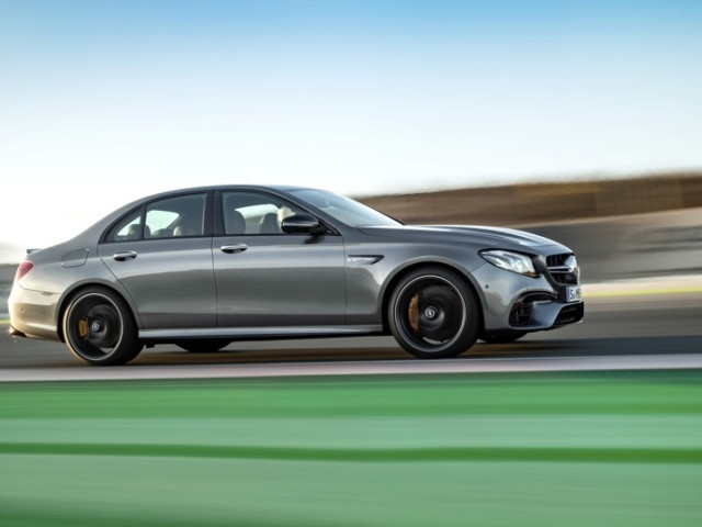 Mercedes-Benz E-Class AMG фото