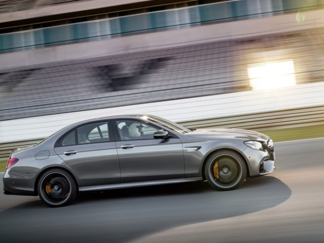 Mercedes-Benz E-Class AMG фото