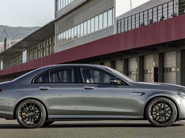 Mercedes-Benz E-Class AMG фото