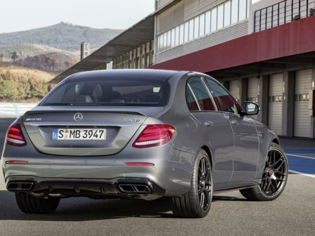 Mercedes-Benz E-Class AMG фото