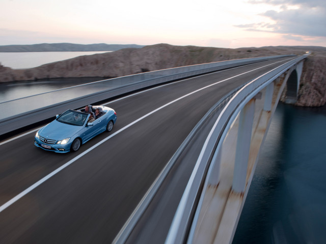 Mercedes-Benz E-Class Cabriolet фото