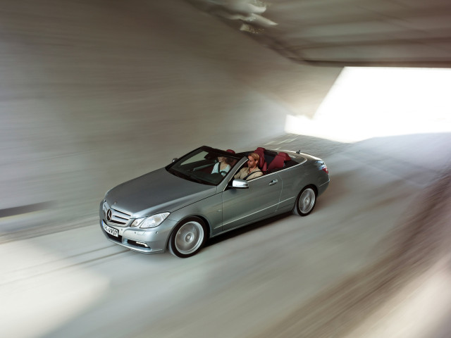 Mercedes-Benz E-Class Cabriolet фото