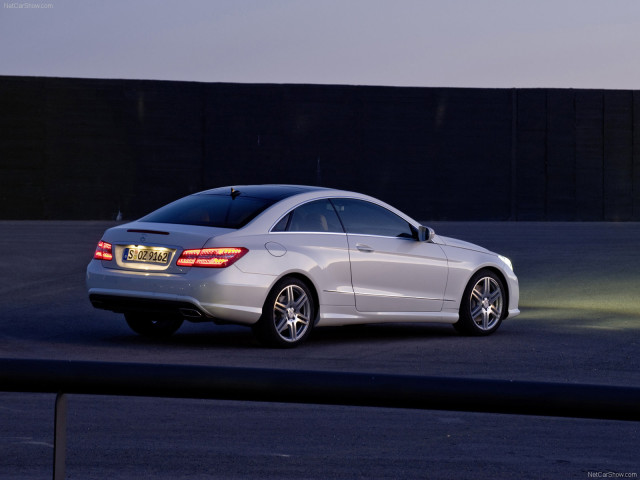 Mercedes-Benz E-Class Coupe фото