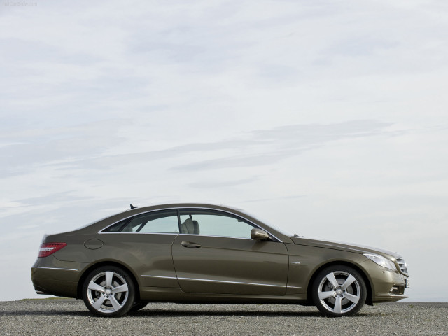 Mercedes-Benz E-Class Coupe фото