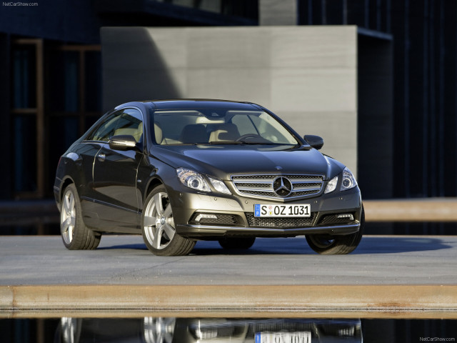 Mercedes-Benz E-Class Coupe фото