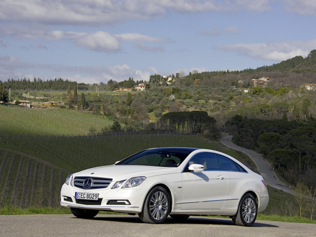 Mercedes-Benz E-Class Coupe фото