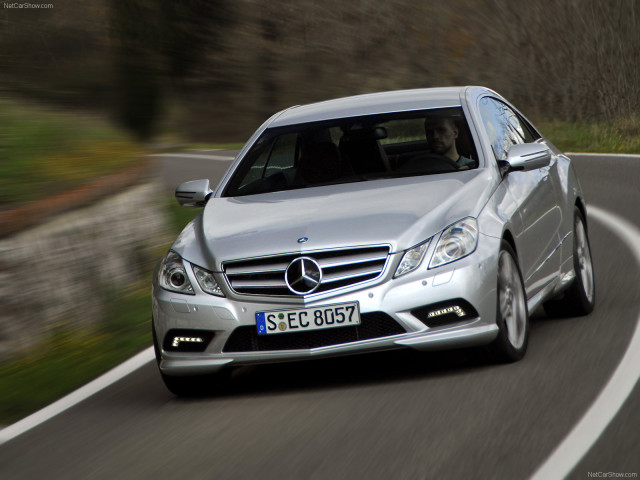 Mercedes-Benz E-Class Coupe фото