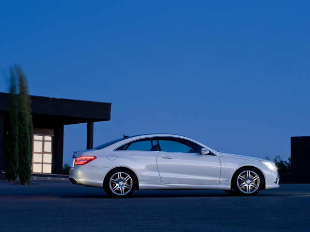 Mercedes-Benz E-Class Coupe фото