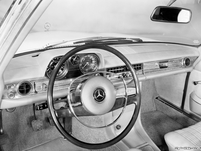 Mercedes-Benz E-Class W114 W115 фото