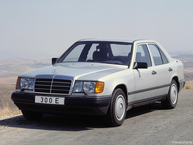 Mercedes-Benz E-Class W124 фото