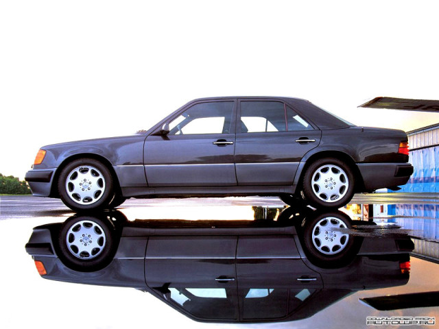 Mercedes-Benz E-Class W124 фото