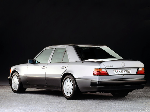 Mercedes-Benz E-Class W124 фото