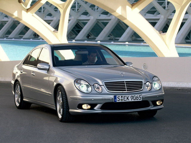 Mercedes-Benz E-Class W211 фото