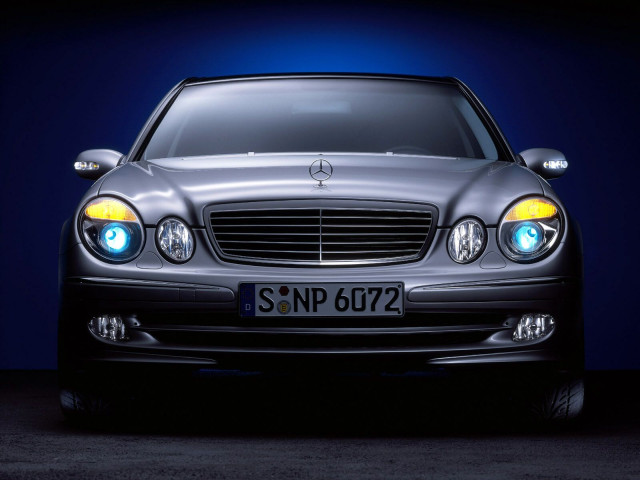 Mercedes-Benz E-Class W211 фото