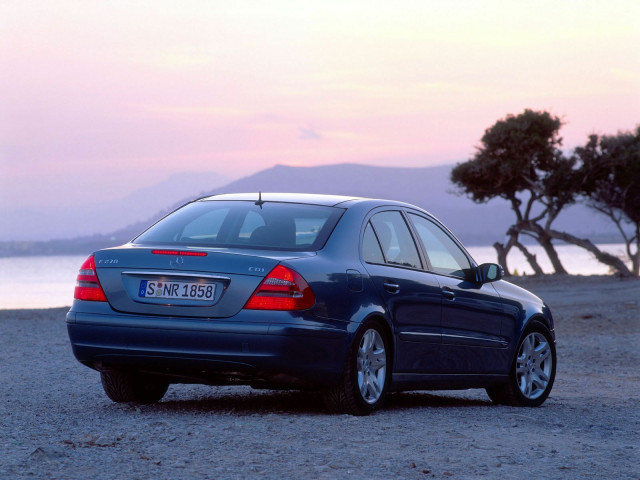 Mercedes-Benz E-Class W211 фото