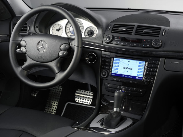 Mercedes-Benz E-Class W211 фото