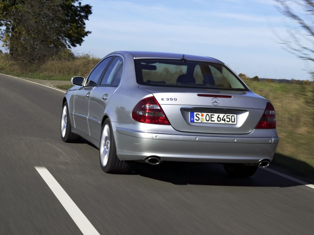 Mercedes-Benz E-Class W211 фото