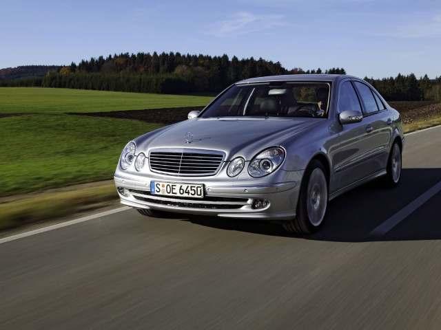 Mercedes-Benz E-Class W211 фото