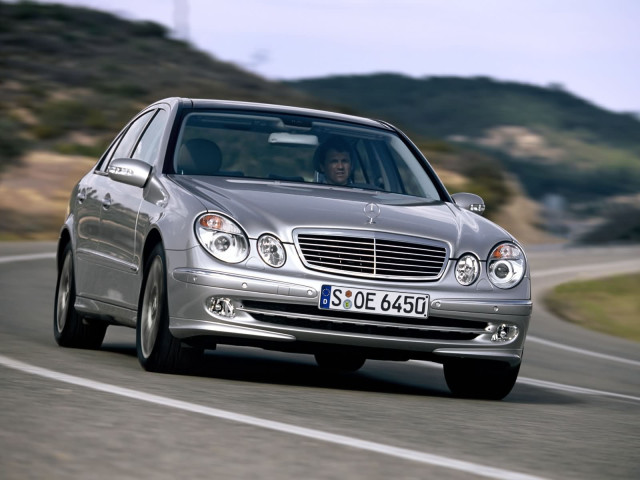 Mercedes-Benz E-Class W211 фото