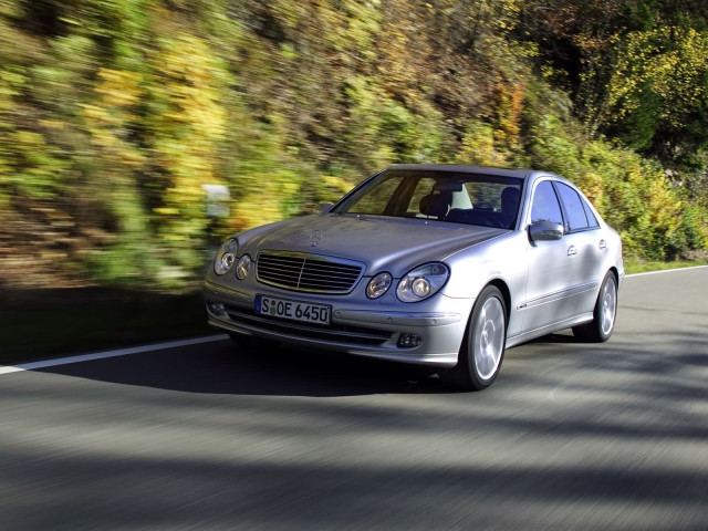 Mercedes-Benz E-Class W211 фото