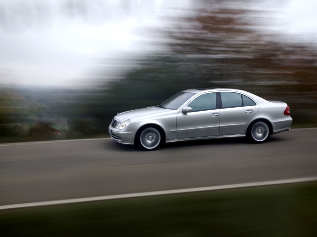 Mercedes-Benz E-Class W211 фото