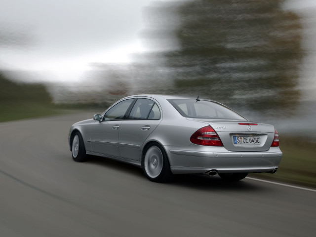 Mercedes-Benz E-Class W211 фото