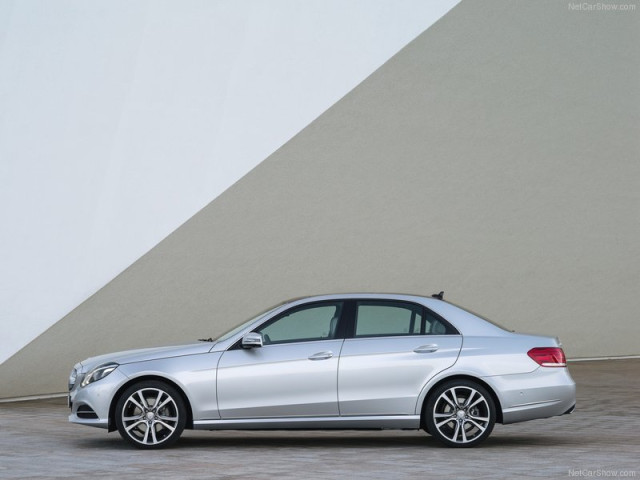 Mercedes-Benz E-Class W212 фото