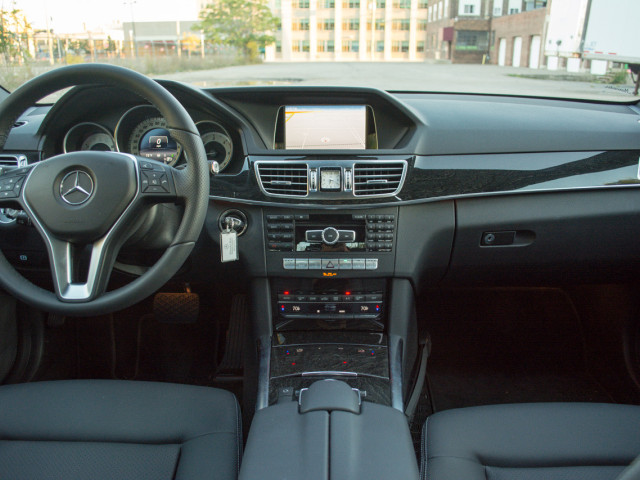 Mercedes-Benz E-Class W212 фото