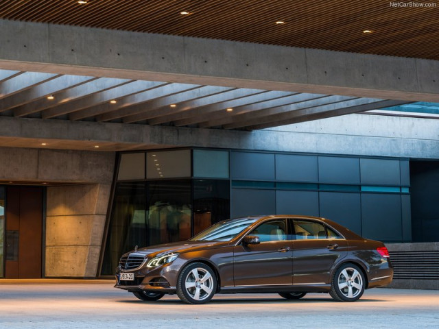 Mercedes-Benz E-Class фото