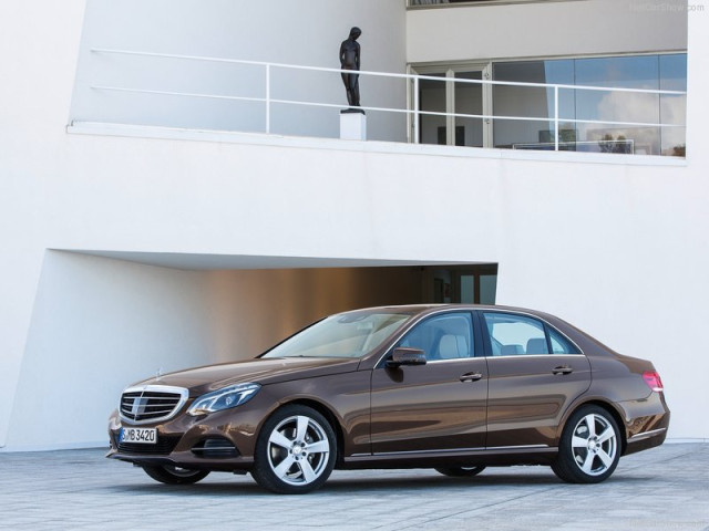 Mercedes-Benz E-Class фото