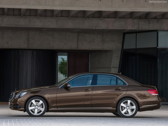 Mercedes-Benz E-Class фото