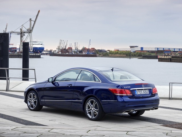 Mercedes-Benz E-Class фото