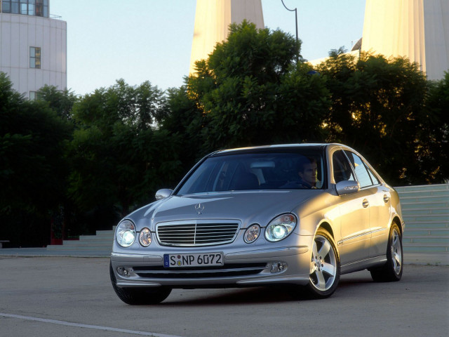 Mercedes-Benz E-Class фото