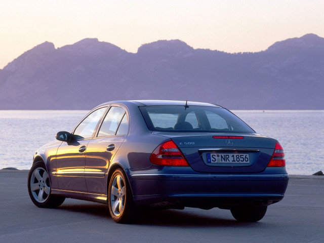 Mercedes-Benz E-Class фото