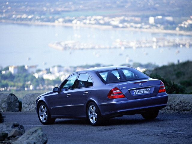 Mercedes-Benz E-Class фото