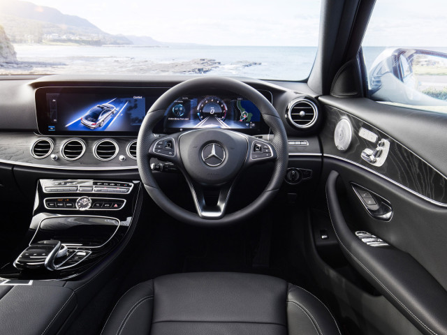 Mercedes-Benz E-Class фото