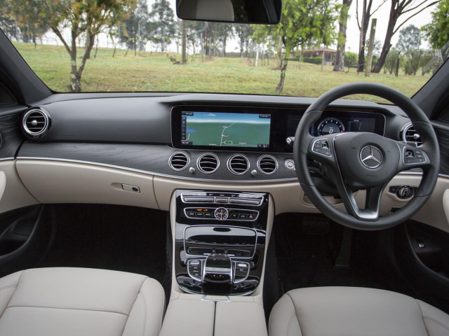 Mercedes-Benz E-Class фото