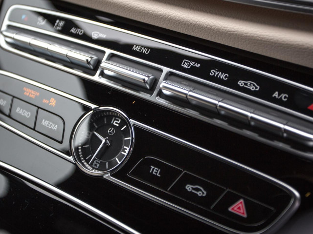 Mercedes-Benz E-Class фото