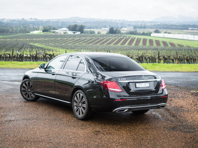 Mercedes-Benz E-Class фото