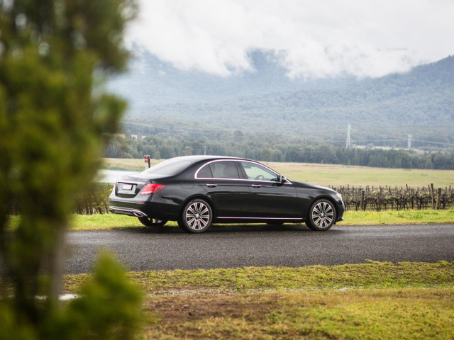 Mercedes-Benz E-Class фото