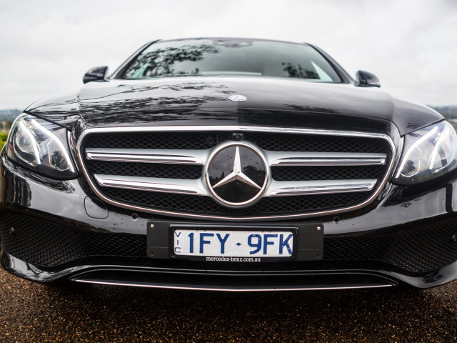 Mercedes-Benz E-Class фото