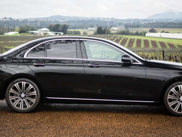 Mercedes-Benz E-Class фото