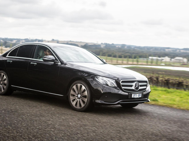 Mercedes-Benz E-Class фото