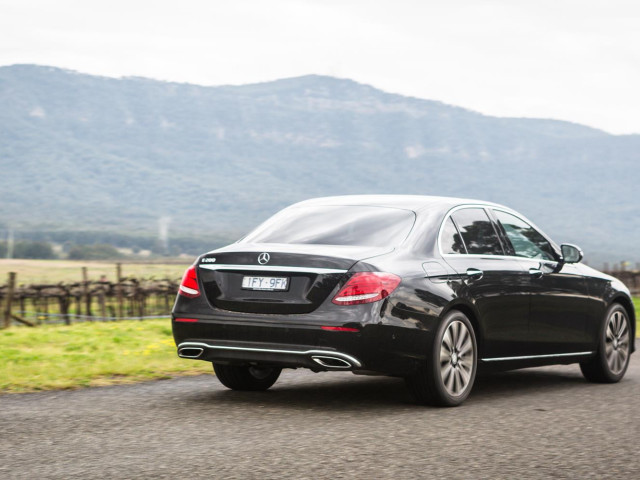 Mercedes-Benz E-Class фото