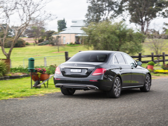 Mercedes-Benz E-Class фото