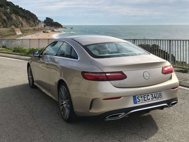 Mercedes-Benz E-Class фото