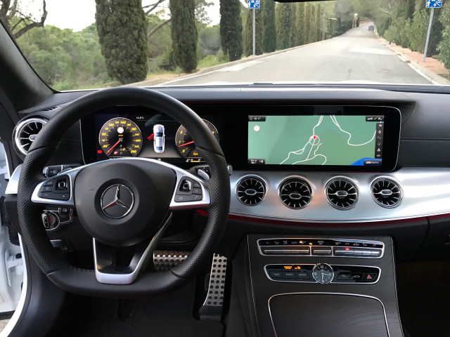 Mercedes-Benz E-Class фото