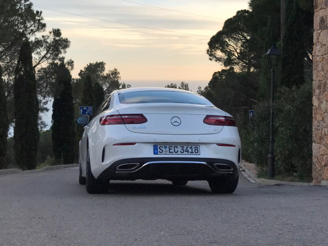 Mercedes-Benz E-Class фото