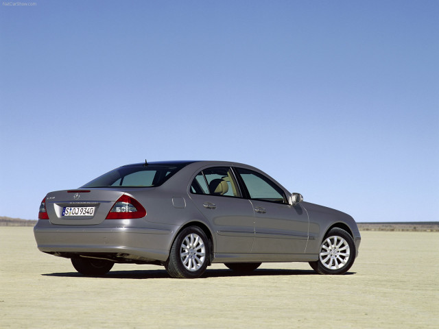 Mercedes-Benz E-Class фото